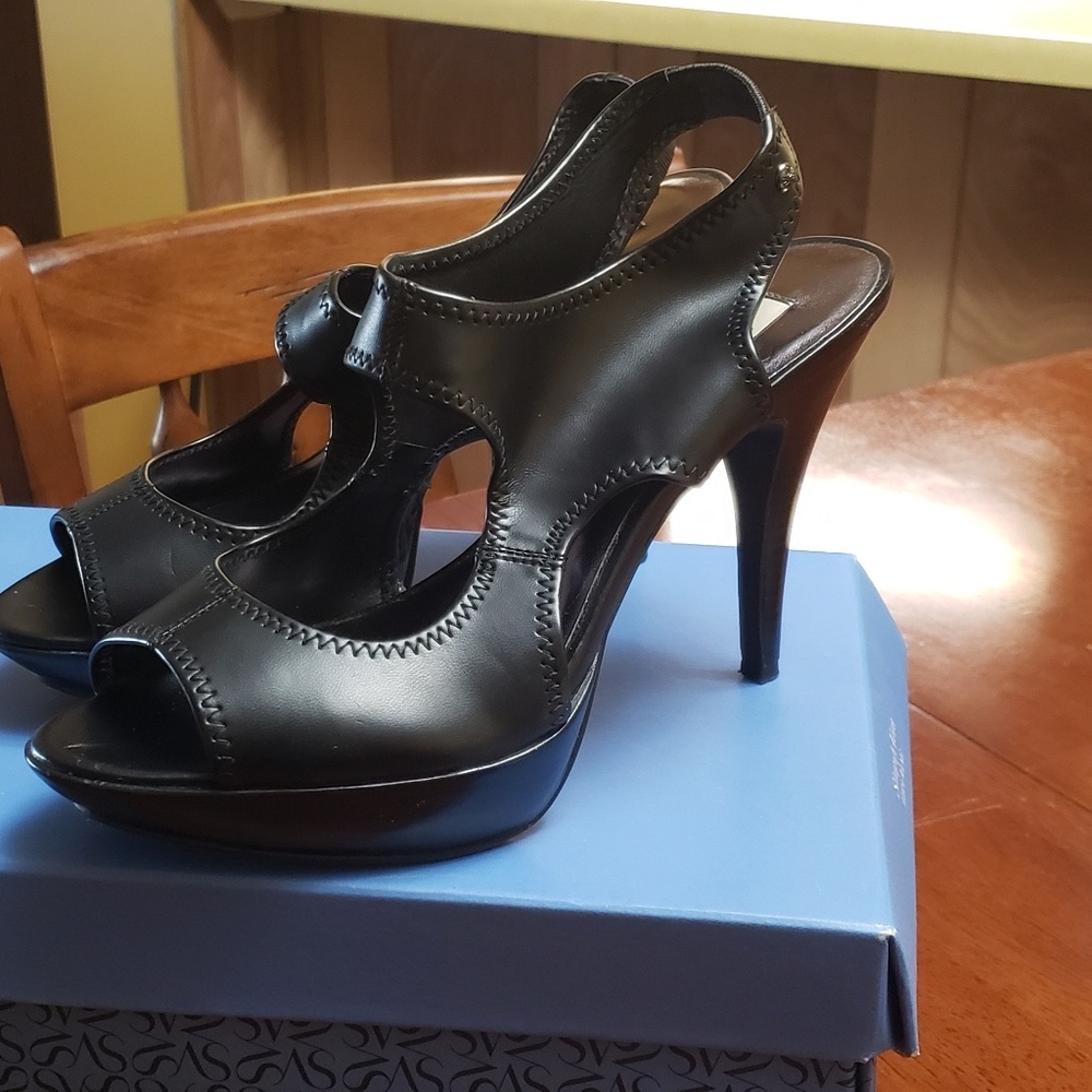 Vera Wang black heels